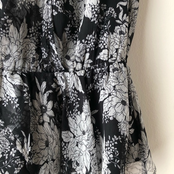 🛍️ 4/$25 Vince Camuto Botanical Faux Wrap Chiffon Blouse - Picture 4 of 6
